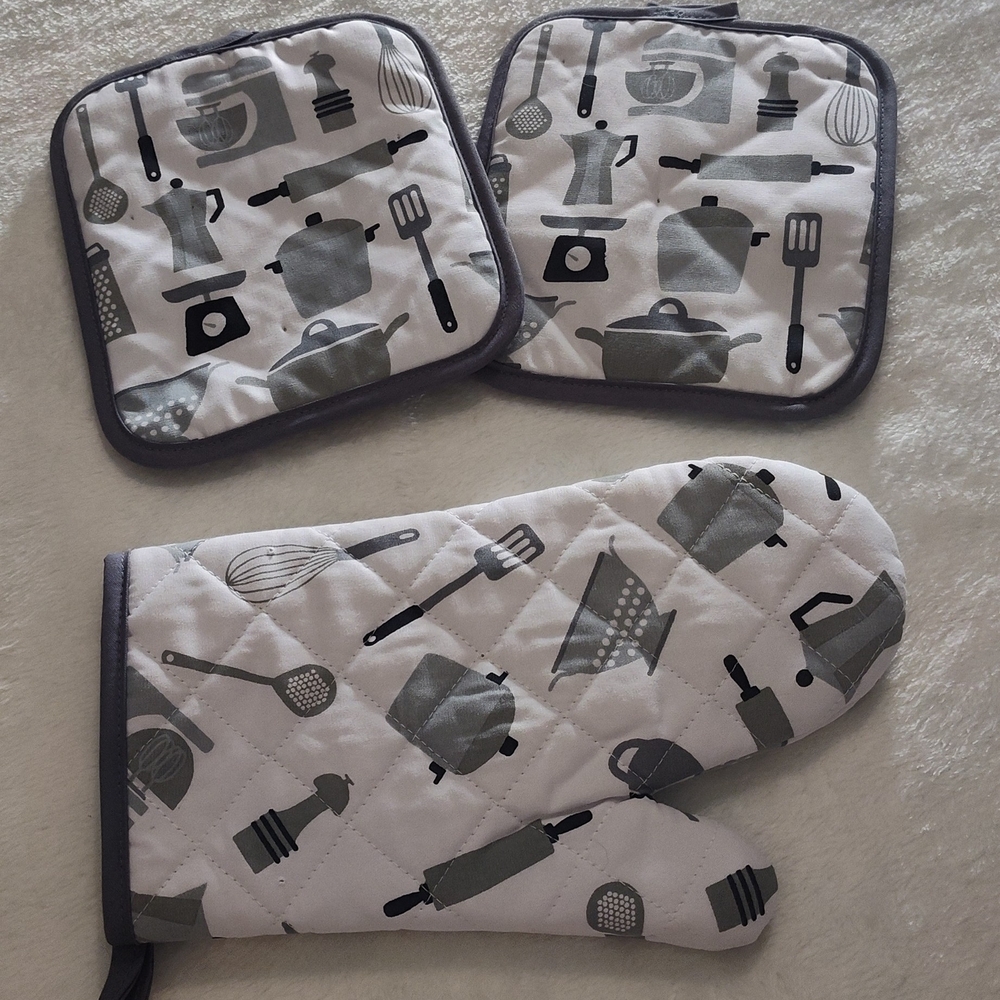 NEW! Mainstays Cotton Utensils Design Oven Mitt And Pot Holders Set